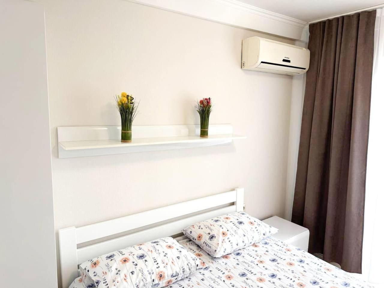 Artal Apartment On Obolonskyi Avenue 16A Kiev Exterior foto
